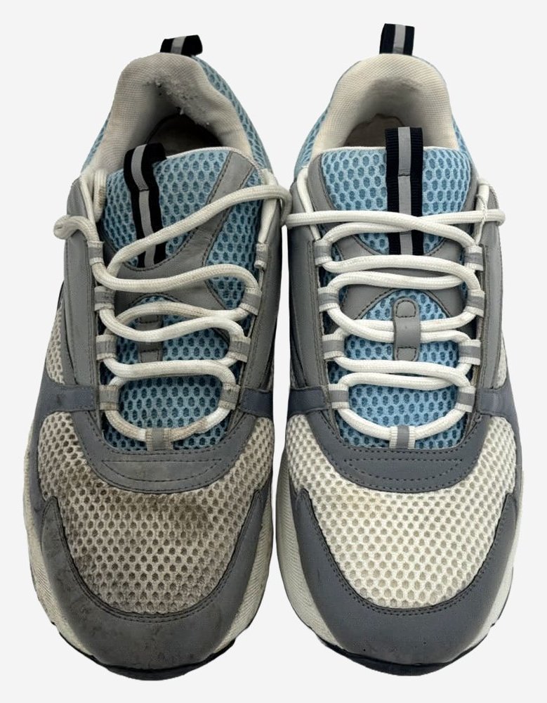 Running en mesh gris et bleu : à gauche sale, à droite nettoyée